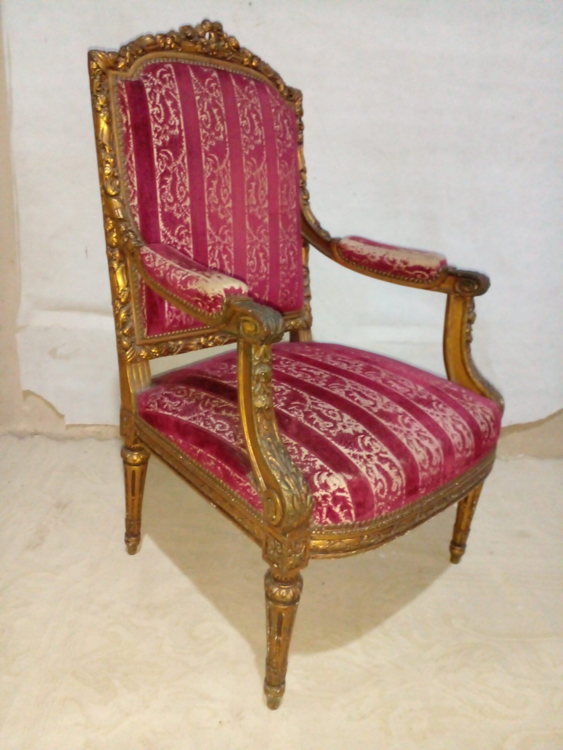 SILLON ANTIGUO ESTILO FRANCES LUIS XVI DORADO Y TAPIZADO DAMASCO. COD: 106603 - Imagen 8