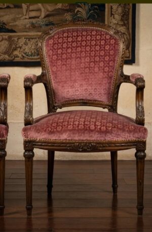 SILLON ANTIGUO ESTILO FRANCES LUIS XVI IDEAL SALA O CABECERA DE MESA. COD: 107818