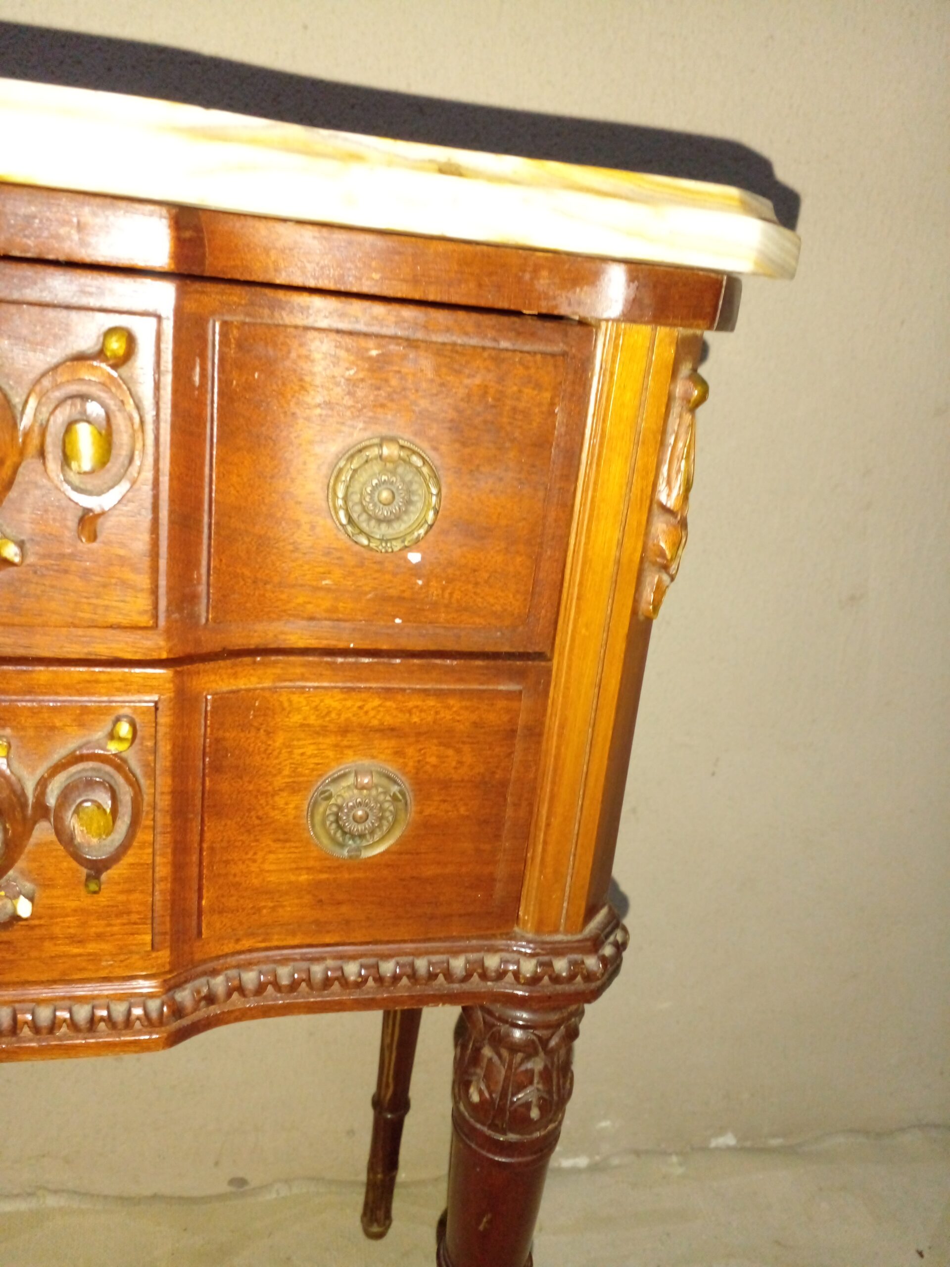 MESA DE LUZ ESTILO FRANCES LUIS XVI CON MARMOL MADERA LUSTRADA. COD: 107711 - Imagen 6