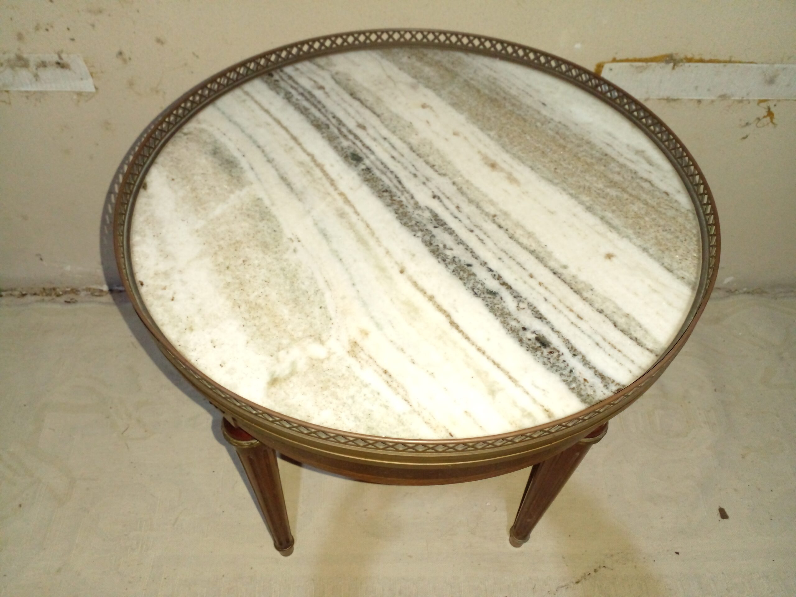 MESA DE SALA ANTIGUA ESTILO FRANCES LUIS XVI CON MARMOL Y BRONCERIA. COD: 107822 - Imagen 3