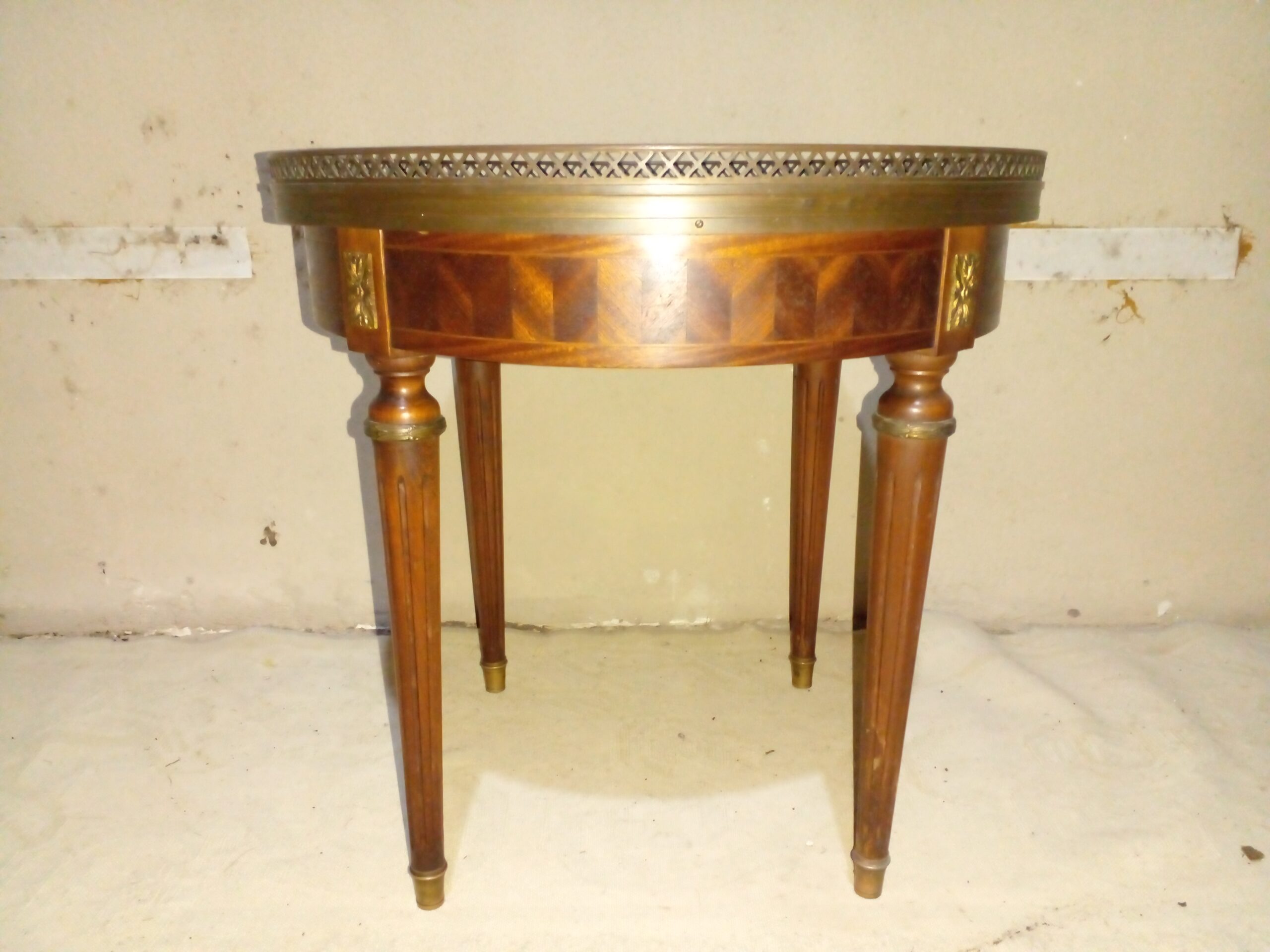 MESA DE SALA ANTIGUA ESTILO FRANCES LUIS XVI CON MARMOL Y BRONCERIA. COD: 107822 - Imagen 5