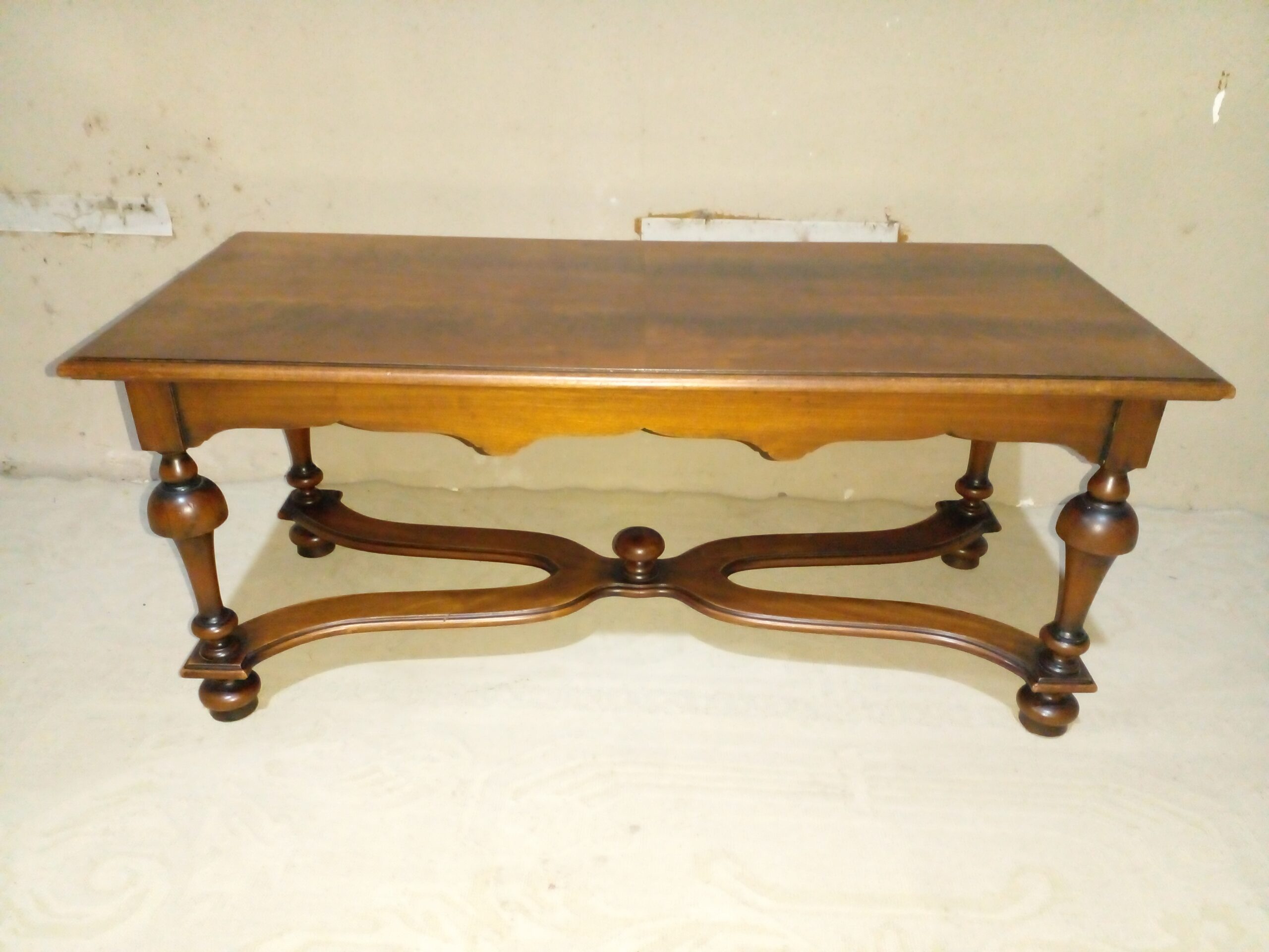 MESA DE SALA ANTIGUA EN NOGAL ITALIANO ESTILO COLONIAL INGLES MESA RATONA. COD: 107801 - Imagen 2