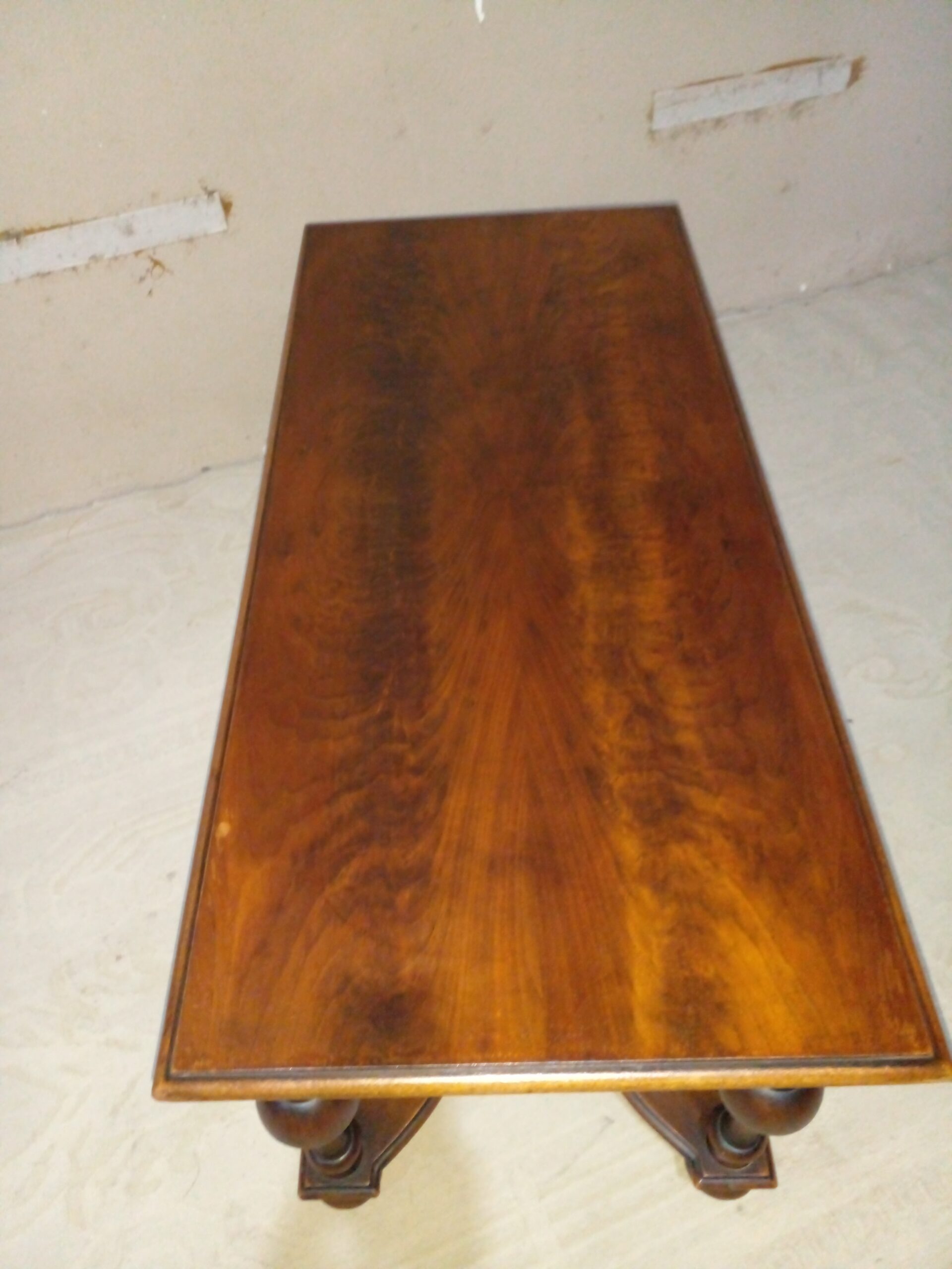 MESA DE SALA ANTIGUA EN NOGAL ITALIANO ESTILO COLONIAL INGLES MESA RATONA. COD: 107801 - Imagen 8