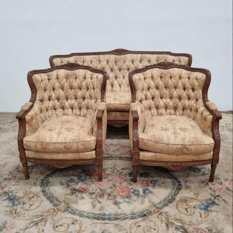 JUEGO DE SILLONES ESTILO FRANCES LUIS XVI TALLADOS EXCELENTES. COD: 107315