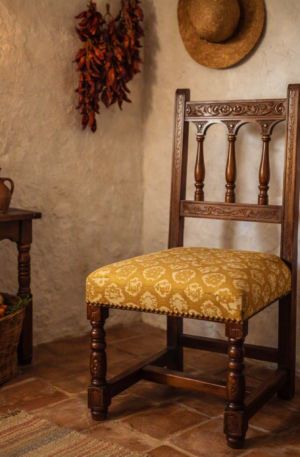 SILLA DE COMEDOR ESTILO COLONIAL ESPAÑOL IMPECABLES. COD: 107816