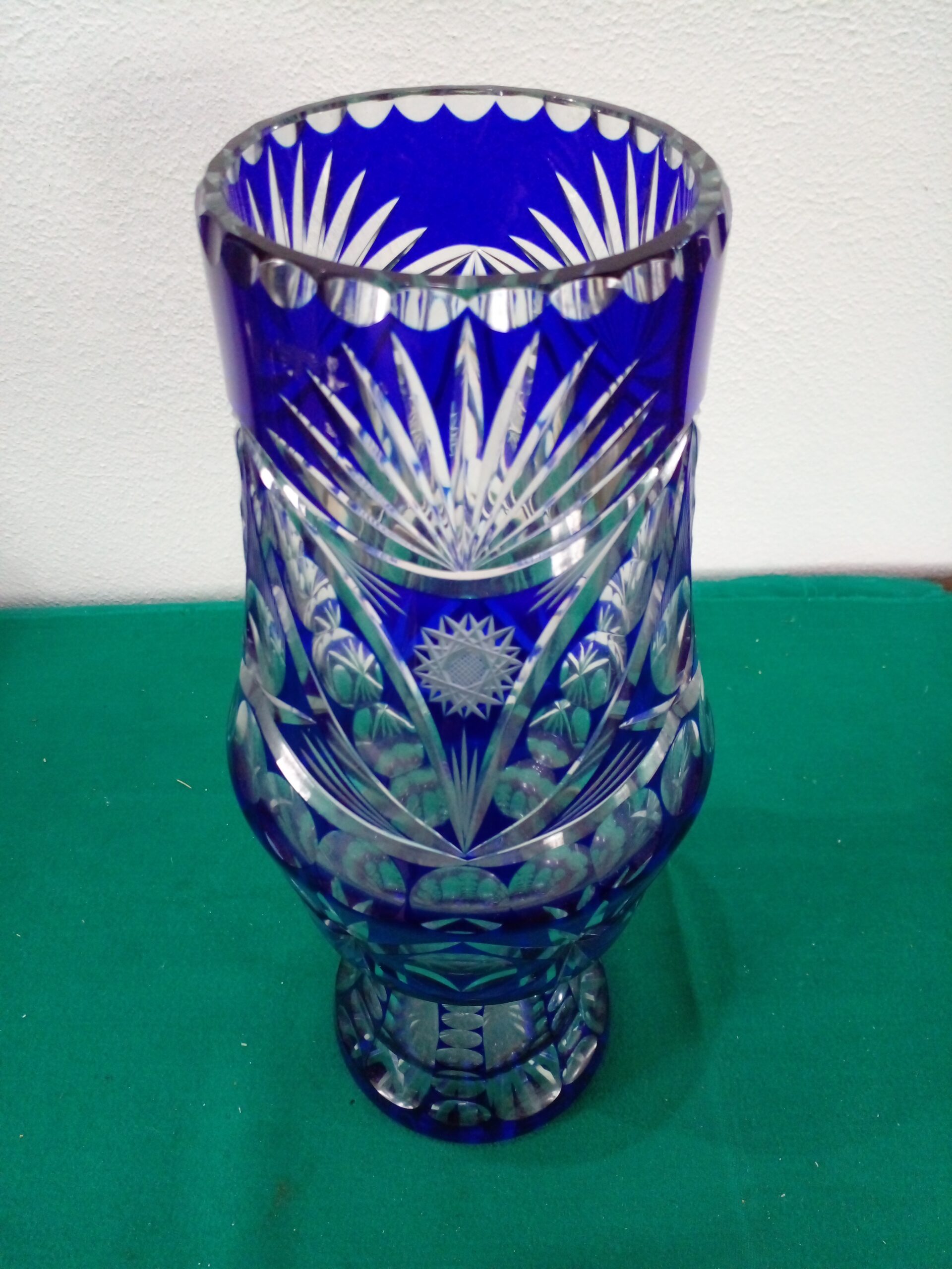 FLORERO DE CRISTAL DE BOHEMIA AZUL COBALTO Y CRISTALINO CUT-TO-CLEAR. COD: 107206 - Imagen 3