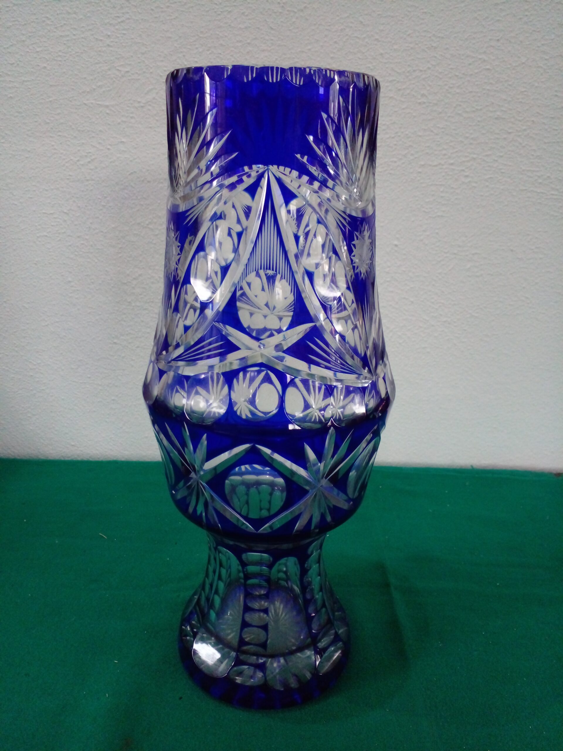FLORERO DE CRISTAL DE BOHEMIA AZUL COBALTO Y CRISTALINO CUT-TO-CLEAR. COD: 107206 - Imagen 5