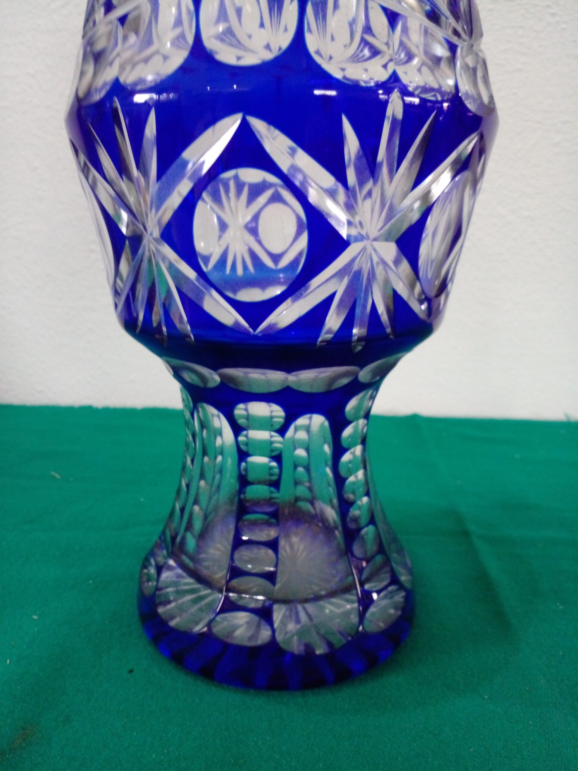 FLORERO DE CRISTAL DE BOHEMIA AZUL COBALTO Y CRISTALINO CUT-TO-CLEAR. COD: 107206 - Imagen 6