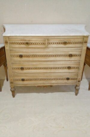 COMODA Y MESAS DE LUZ FRANCES LUIS XVI CON MARMOL. COD: 107810