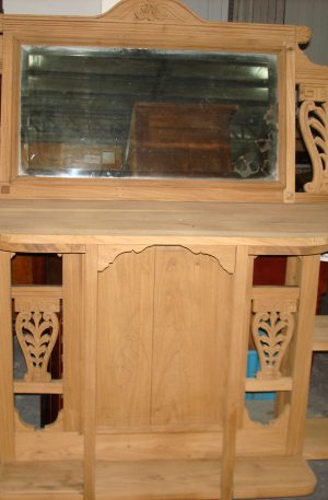 MUEBLE DE ARRIME ANTIGUO EN NOGAL ITALIANO LAVADO CON ESPEJO . COD: 46402