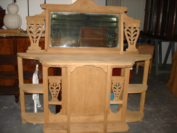 MUEBLE DE ARRIME ANTIGUO EN NOGAL ITALIANO LAVADO CON ESPEJO . COD: 46402