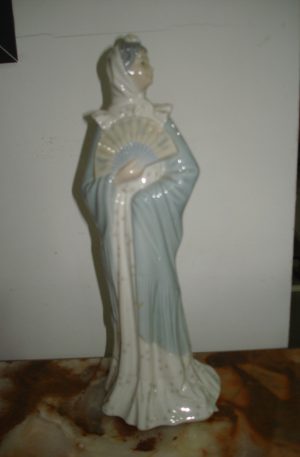 FIGURA DE PORCELANA COLECCION NAO MADE IN SPAIN. COD. 38308