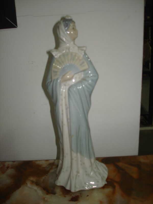 FIGURA DE PORCELANA COLECCION NAO MADE IN SPAIN. COD. 38308
