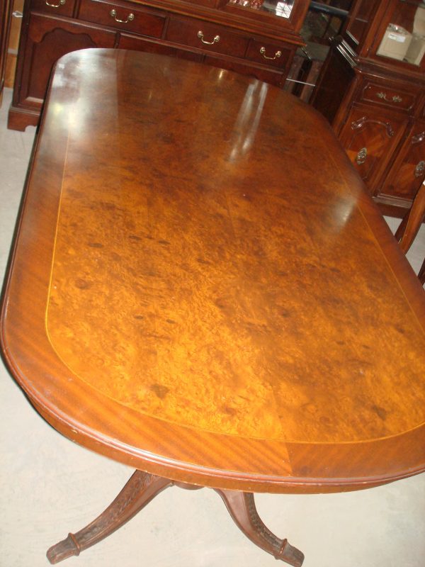 MESA DE COMEDOR ESTILO INGLES EN RAIZ DE NOGAL PATAS SHERATON. COD: 65302 - Image 9