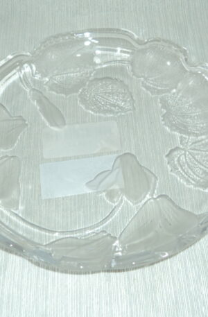 PLATO EN VIDRIO LABRADO COD: 54812