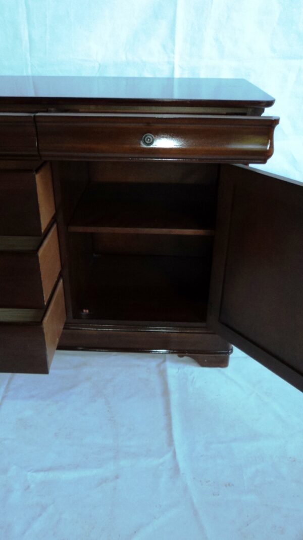 MUEBLE BAJO EN GUINDO, MADE IN U.S.A DREXEL HERITAGE FURNITURE. COD: 53423 / 78407 - Image 10