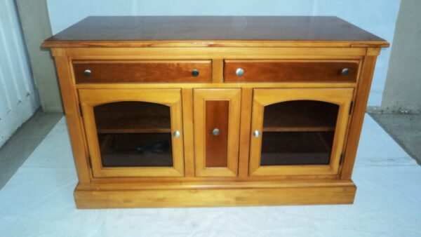 MUEBLE BAJO MADE IN U.S.A EN CEREZO PARA AUDIO O VAJILLA. COD: 70601 - Image 3