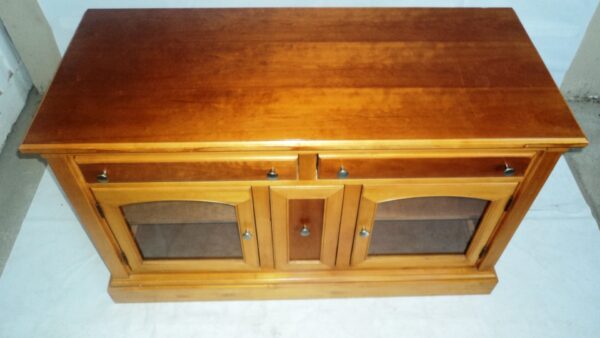 MUEBLE BAJO MADE IN U.S.A EN CEREZO PARA AUDIO O VAJILLA. COD: 70601 - Image 4