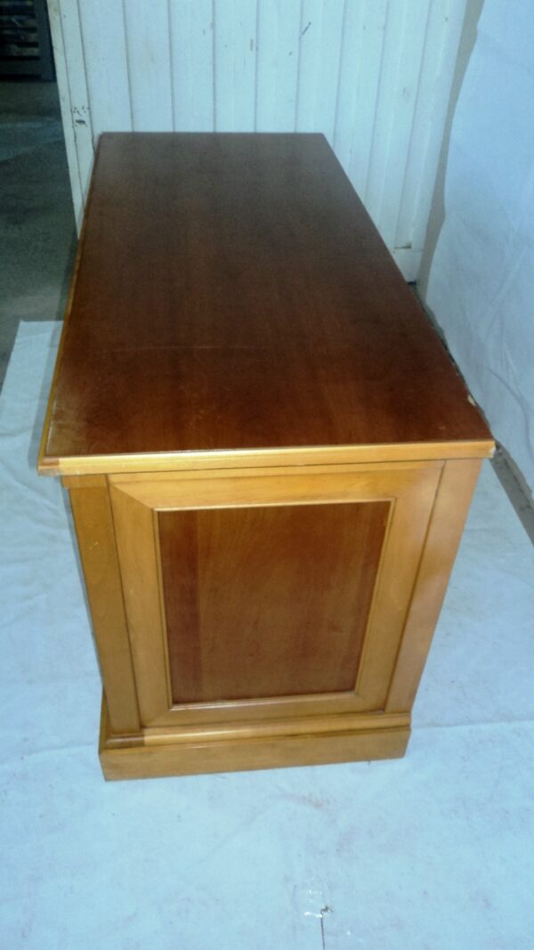 MUEBLE BAJO MADE IN U.S.A EN CEREZO PARA AUDIO O VAJILLA. COD: 70601 - Image 6