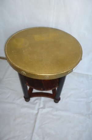 MESITA FUMADOR ANTIGUA MESA DE SALA EN ROBLE Y BRONCE. COD: 69312