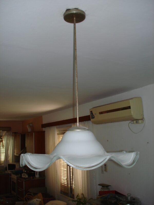 LAMPARA COLGANTE DISEÑO CAPELINA VIDRIO OPALINA. COD: 43860