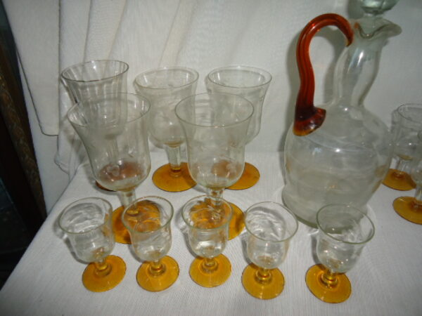 JUEGO DE BOTELLON CRISTAL Y 20 COPAS ANTIGUAS BICOLOR. COD: 49904 - Image 11