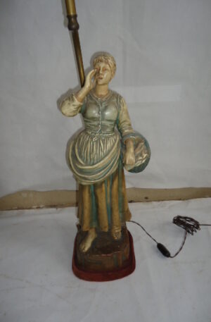 LAMPARA DE MESA ANTIGUA CON FIGURA EN TERRACOTA ESMALTADA. COD: 73604