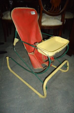 SILLA DE BEBÉ ANTIGUA PIEZA DE COLECCION. COD: 73401