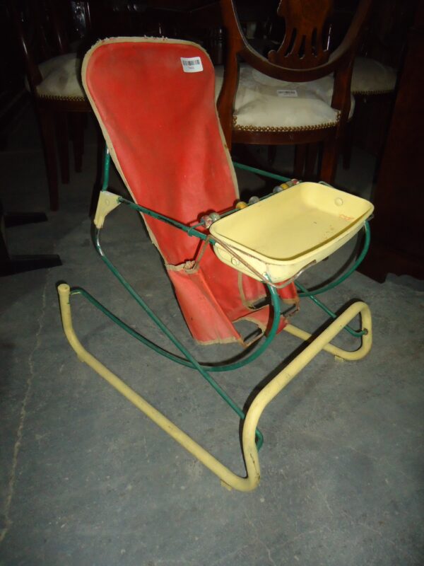 SILLA DE BEBÉ ANTIGUA PIEZA DE COLECCION. COD: 73401