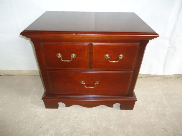 MESA DE LUZ INGLES EN GUINDO MADE IN USA THOMASVILLE FURNITURE. COD: 32716