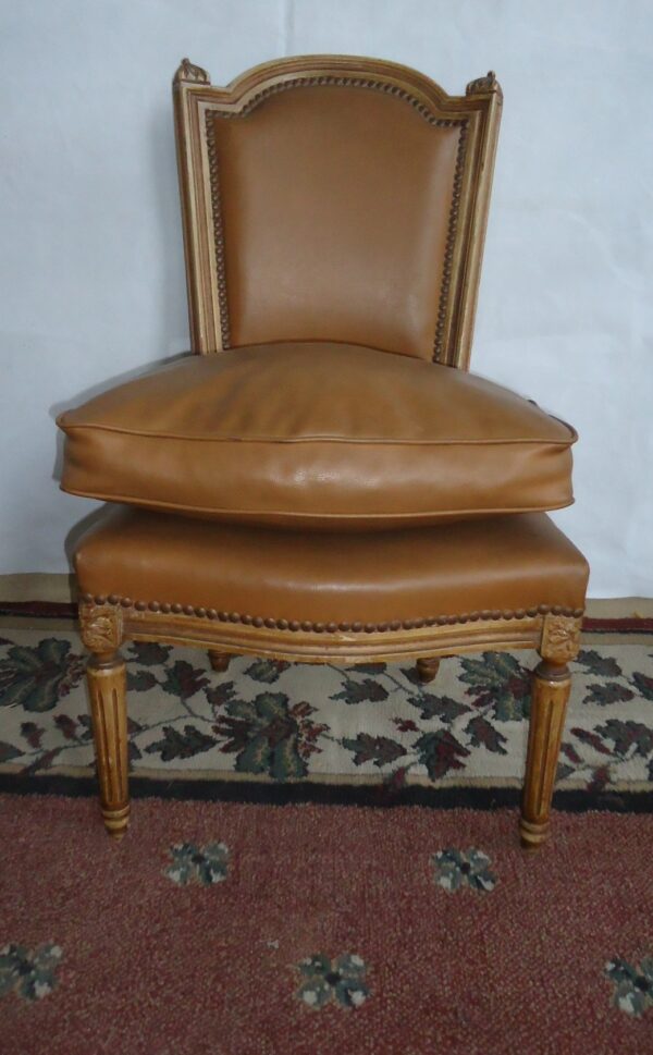 SILLA DE DORMITORIO ESTILO FRANCES LUIS XVI TAPIZADO CUERO. COD: 75409 - Image 4