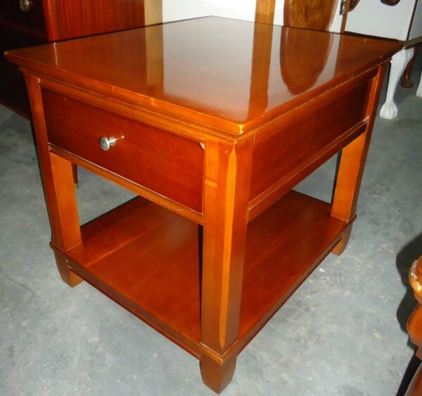 MESA DE SALA COSTADO DE SOFA - SOFA TABLE - EN CEREZO MADE IN USA MESA DE LUZ. COD: 49702/ 54702 / 65604 - Image 4
