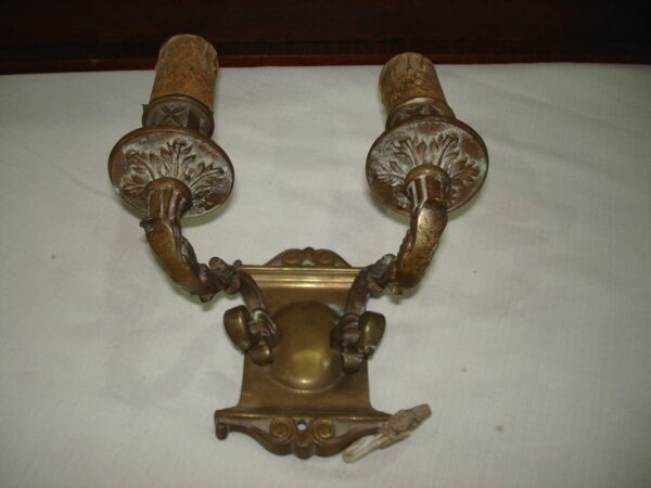 APLIQUE ANTIGUO DE BRONCE DOS LUCES. COD: 18019 - Image 3