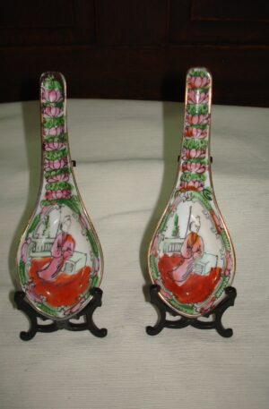 PAR DE CUCHARAS PORCELANA CHINA COLECCION. COD. 55413