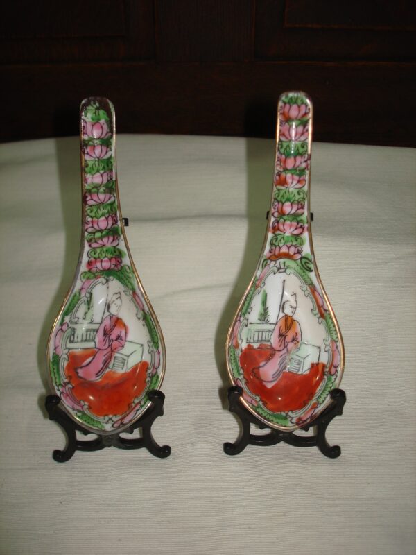 PAR DE CUCHARAS PORCELANA CHINA COLECCION. COD. 55413