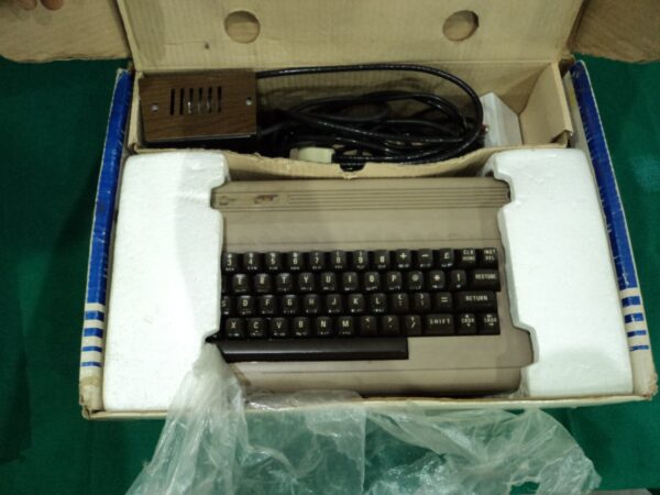 COMPUTADORA VINTAGE COMMODORE 64 + DATASSETTE UNIT + 2 JOYSTICK. COD: 81503 - Image 7