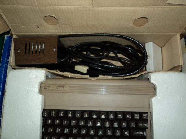 COMPUTADORA VINTAGE COMMODORE 64 + DATASSETTE UNIT + 2 JOYSTICK. COD: 81503 - Image 9