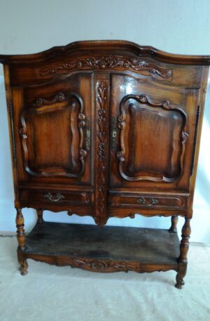 MUEBLE BARGUEÑO PROVENZAL EN ROBLE REPLANADO. COD. 83005