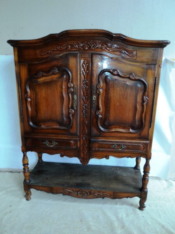 MUEBLE BARGUEÑO PROVENZAL EN ROBLE REPLANADO. COD. 83005