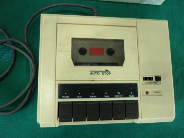 COMPUTADORA VINTAGE COMMODORE 64 + DATASSETTE UNIT + 2 JOYSTICK. COD: 81503 - Image 16