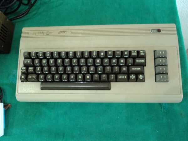COMPUTADORA VINTAGE COMMODORE 64 + DATASSETTE UNIT + 2 JOYSTICK. COD: 81503 - Image 19