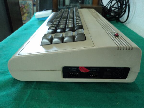 COMPUTADORA VINTAGE COMMODORE 64 + DATASSETTE UNIT + 2 JOYSTICK. COD: 81503 - Image 20