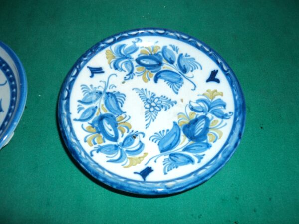 2 PLATOS EN CERAMICA ESMALTADA TALAVERA SELLADA G. VERTES COLECCION. COD: 82308 RESERVADO - Image 4
