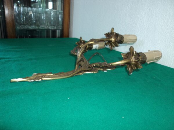 APLIQUE ANTIGUO ESTILO FRANCES 3 LUCES BRONCE LABRADO. COD: 80401 - Image 3