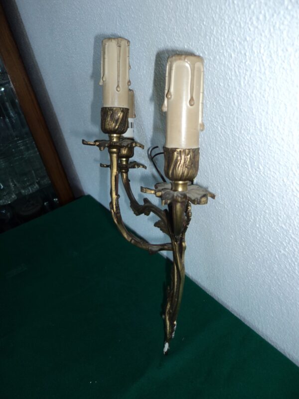 APLIQUE ANTIGUO ESTILO FRANCES 3 LUCES BRONCE LABRADO. COD: 80401 - Image 4