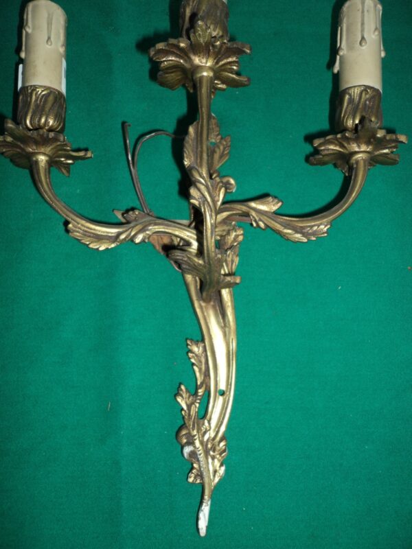 APLIQUE ANTIGUO ESTILO FRANCES 3 LUCES BRONCE LABRADO. COD: 80401 - Image 6