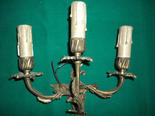 APLIQUE ANTIGUO ESTILO FRANCES 3 LUCES BRONCE LABRADO. COD: 80401 - Image 7