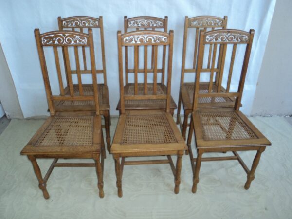 SILLAS ANTIGUAS ESTILO INGLES DE ROBLE CON ESTERILLA VEGETAL. COD: 81507