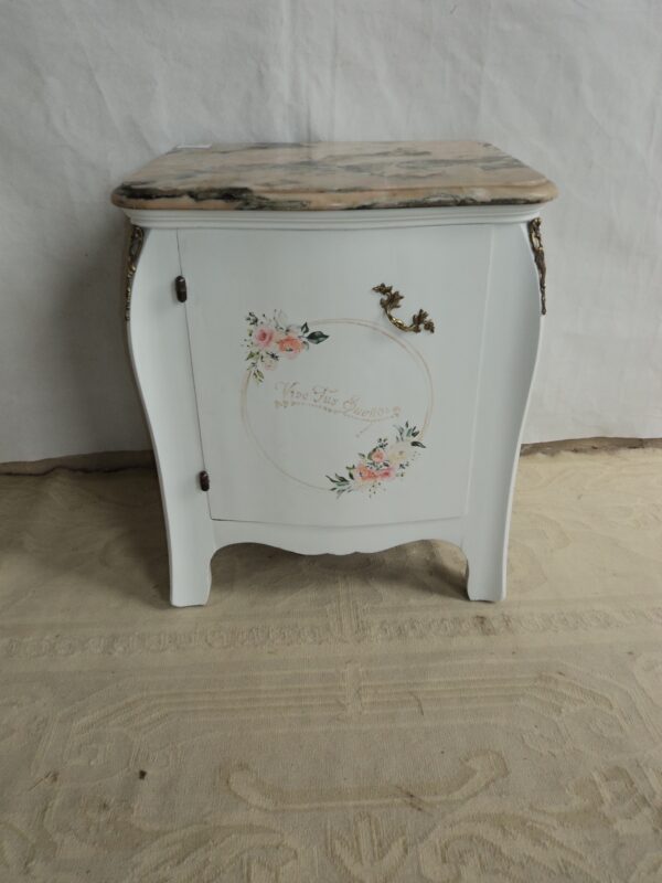 MESA DE LUZ ANTIGUA ESTILO FRANCES CON MARMOL, SHABY CHIC ROMANTIC. COD: 79002