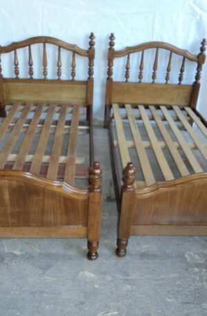 CAMA ESTILO INGLES EN ROBLE CEREJEIRA. COD: 9919